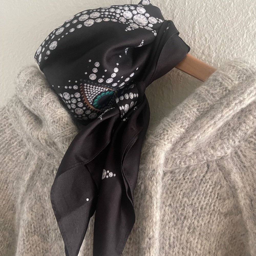 ✨Silk Bandana✨ - Picture 5 of 9
